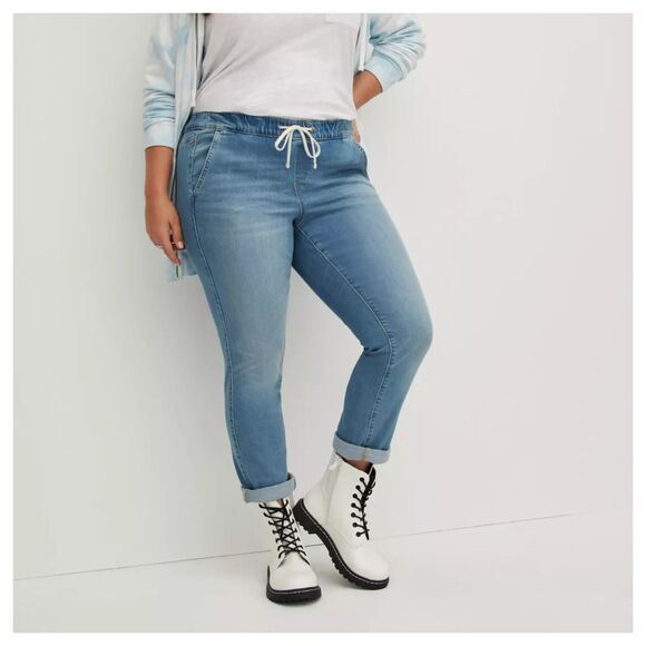 Torrid Pull-On Boyfriend Straight Super Soft Mid-Rise Jean - Picture 1 of 4
